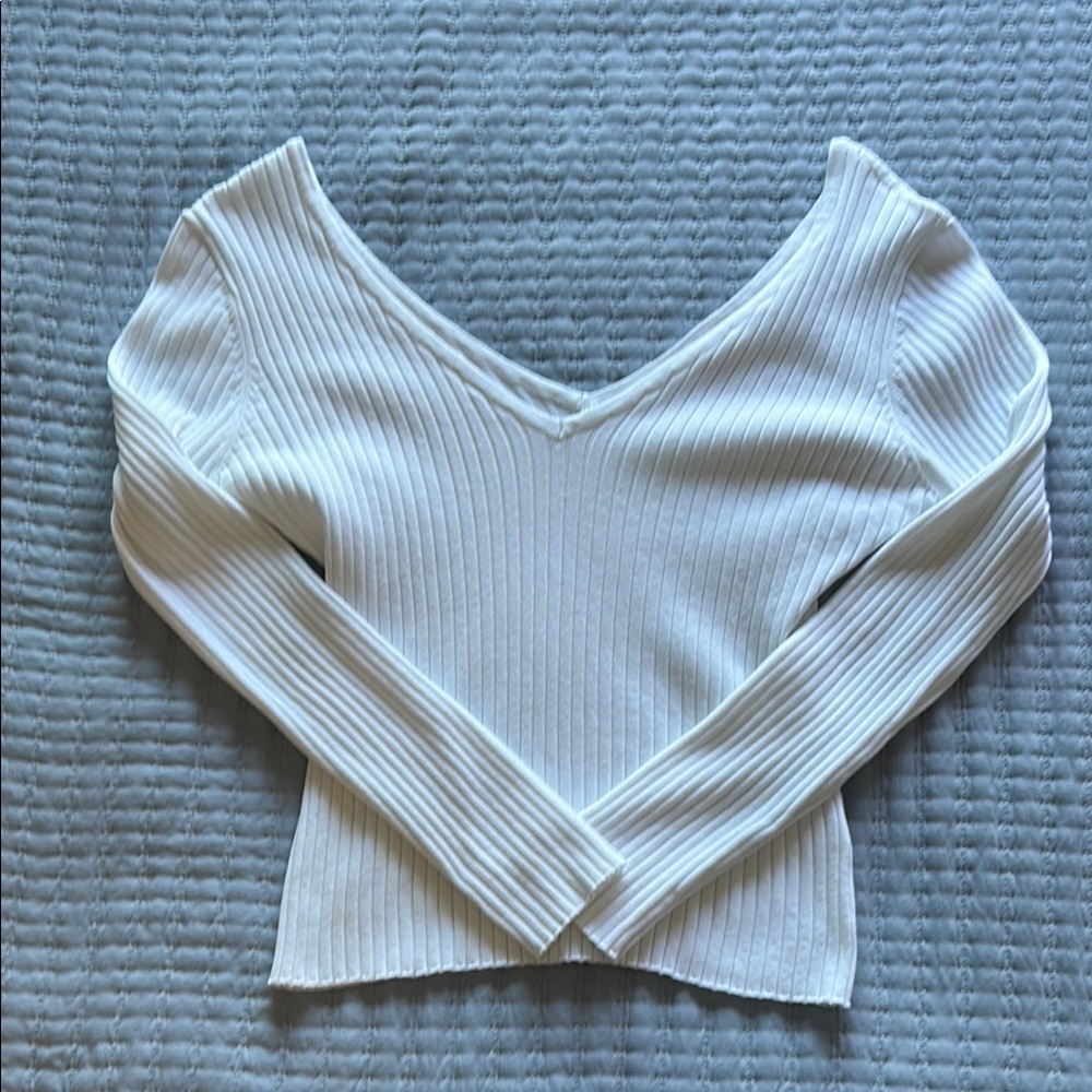White Ribbed V-Neck Sweater (M)